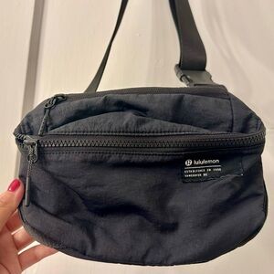 Lululemon clean lines belt bag